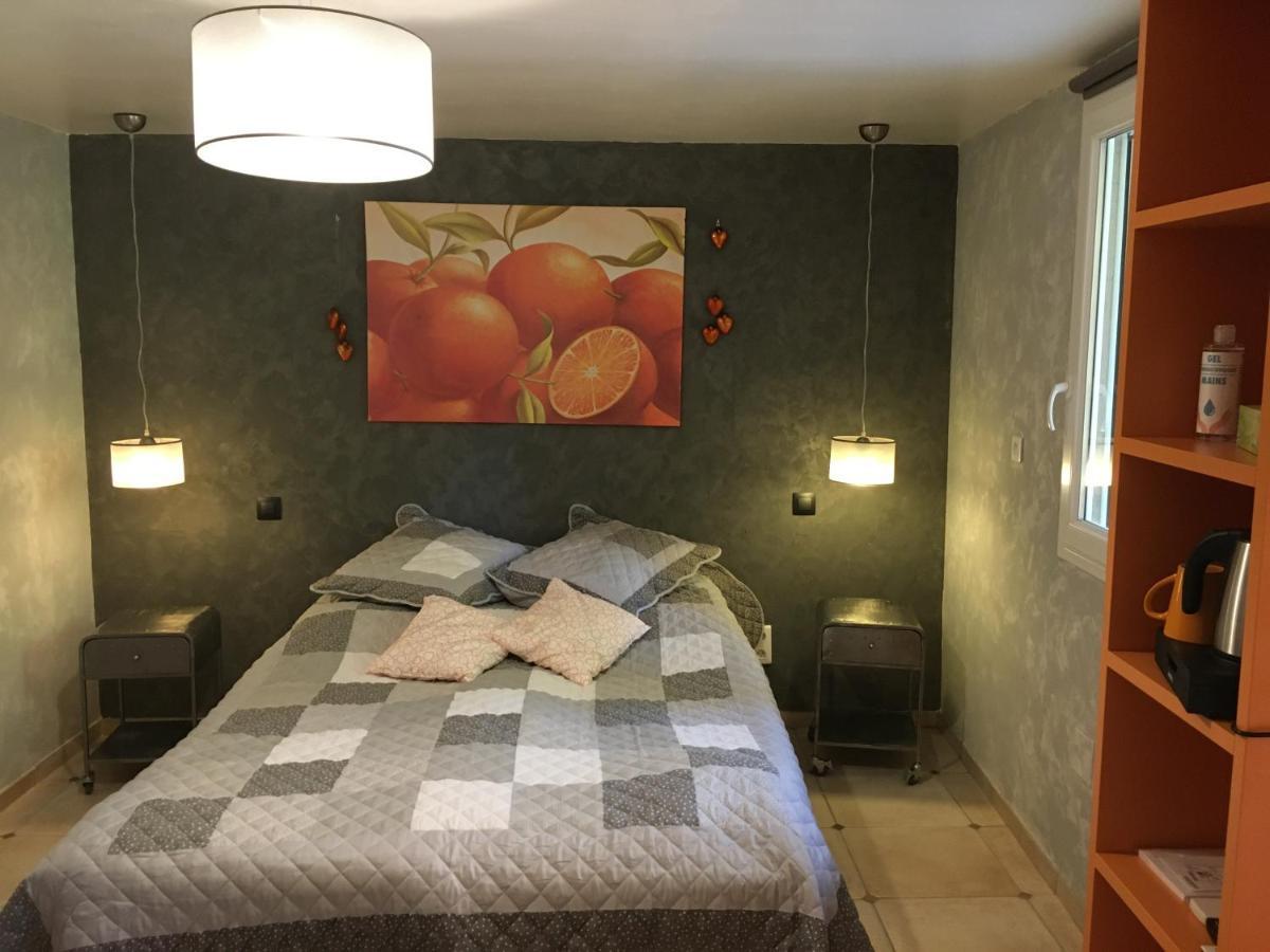 Le Mas Aux Aromes Puget Exteriör bild